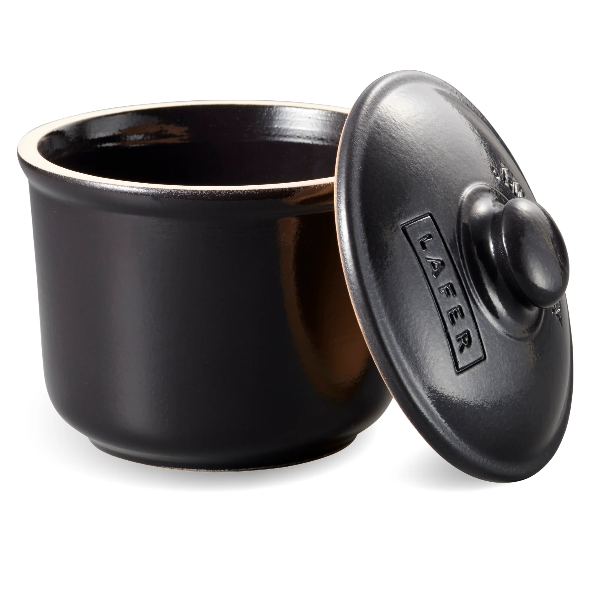 BBQ Schmortopf Mini 0,6 Liter – Römertopf Kleiner Römertopf BBQ Schmortopf Mini aus Tonkeramik mit passgenauem Deckel, auf neutralem Hintergrund