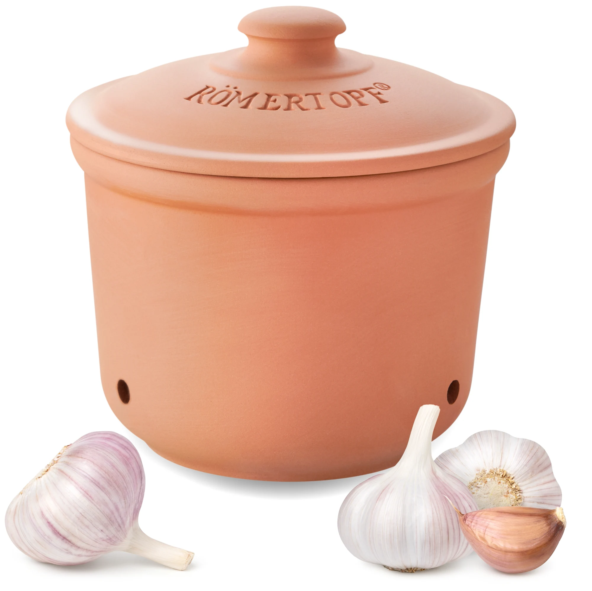 Römertopf Frischetopf Maxi Zwiebeltopf aus Terracotta – luftdichter Tontopf zur natürlichen Lagerung von Zwiebeln Großer Römertopf-Frischetopf aus Terrakotta mit Deckel und seitlichen Griffmulden, belüftet durch kleine Luftlöcher, zur Aufbewahrung von Zwiebeln, stehend auf heller Oberfläche.