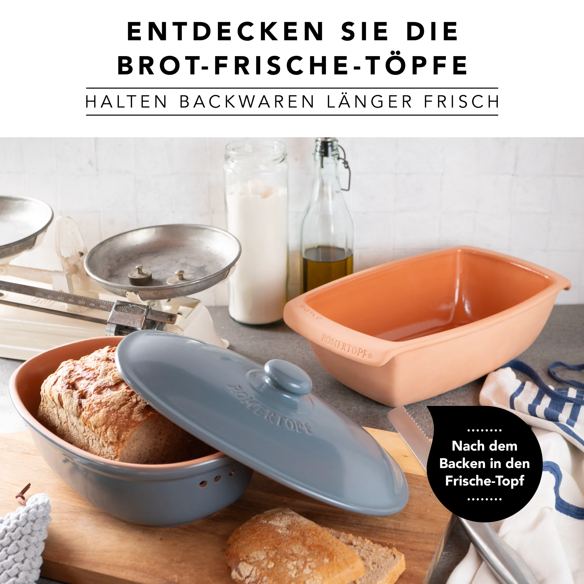Römertopf Kastenform aus Keramik – Brotbackform mit Deckel für saftiges Brot Rechteckige Römertopf-Kastenform aus naturfarbenem Ton mit Deckel, auf weißem Hintergrund.