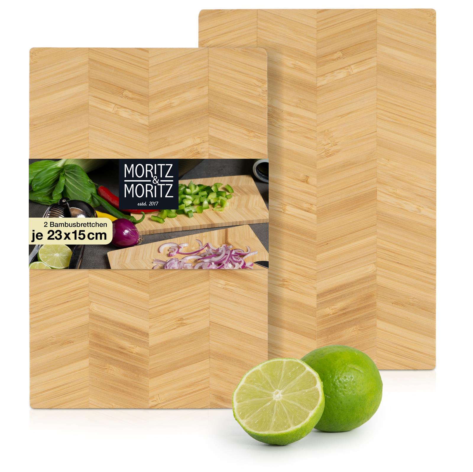 RÖMERTOPF Holzbrett 2er Set 23x15 cm im Fischgrät-Design – Servierbrett aus Echtholz Zweiteiliges Schneidebrett-Set aus Holz in Fischgrätenoptik, rechteckig mit abgerundeten Ecken, Maße 23 x 15 x 0,9 cm, auf heller Oberfläche präsentiert.