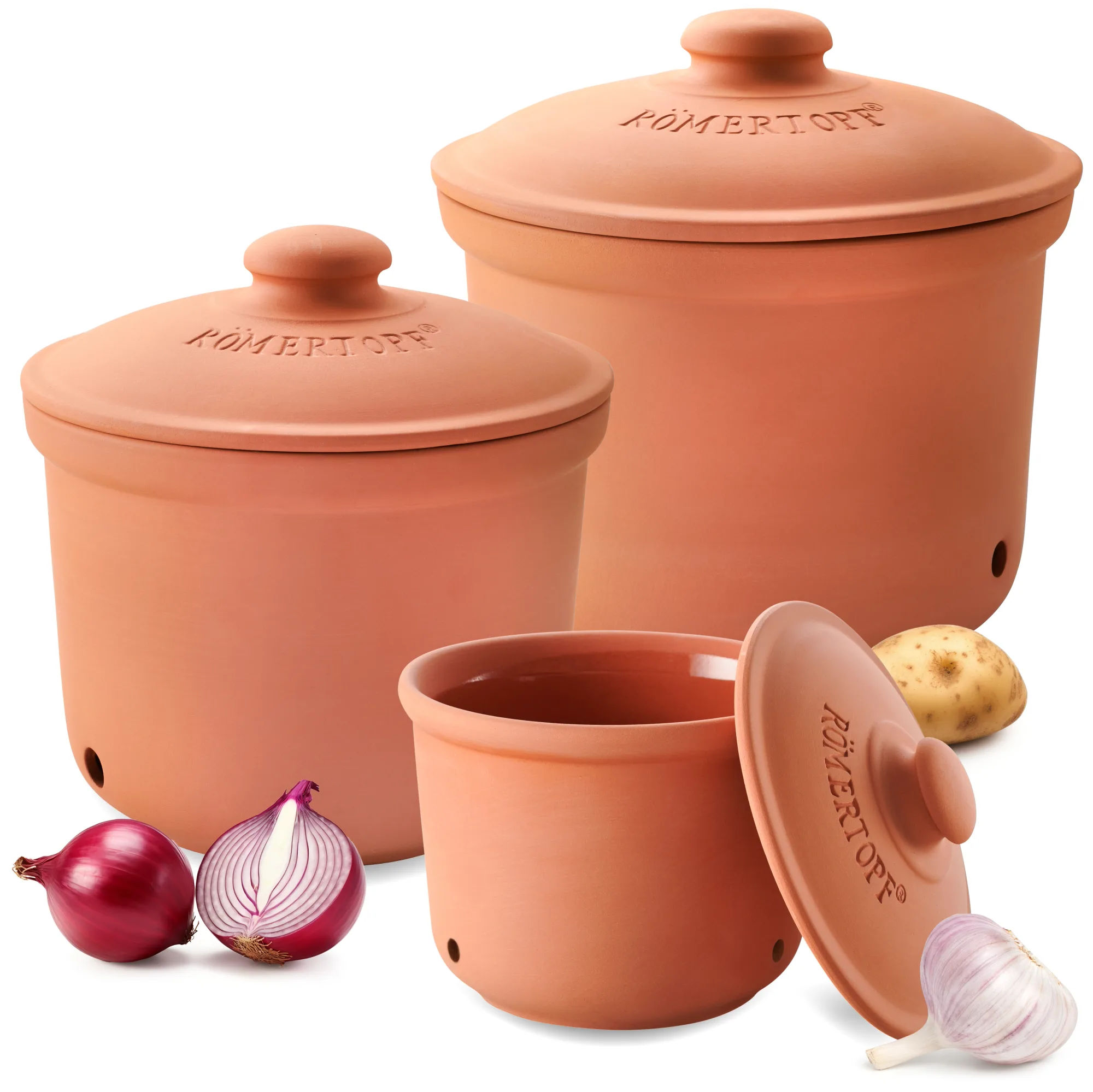 Römertopf Vorratstopf Set aus Terrakotta – luftdichte Aufbewahrung für Zwiebeln, Knoblauch & Kartoffeln Zweiteiliges Vorratstopf-Set aus Terrakotta von Römertopf: ein größerer und ein kleinerer Topf mit Deckel, beide in warmem Braunton, auf hellem Hintergrund stehend.