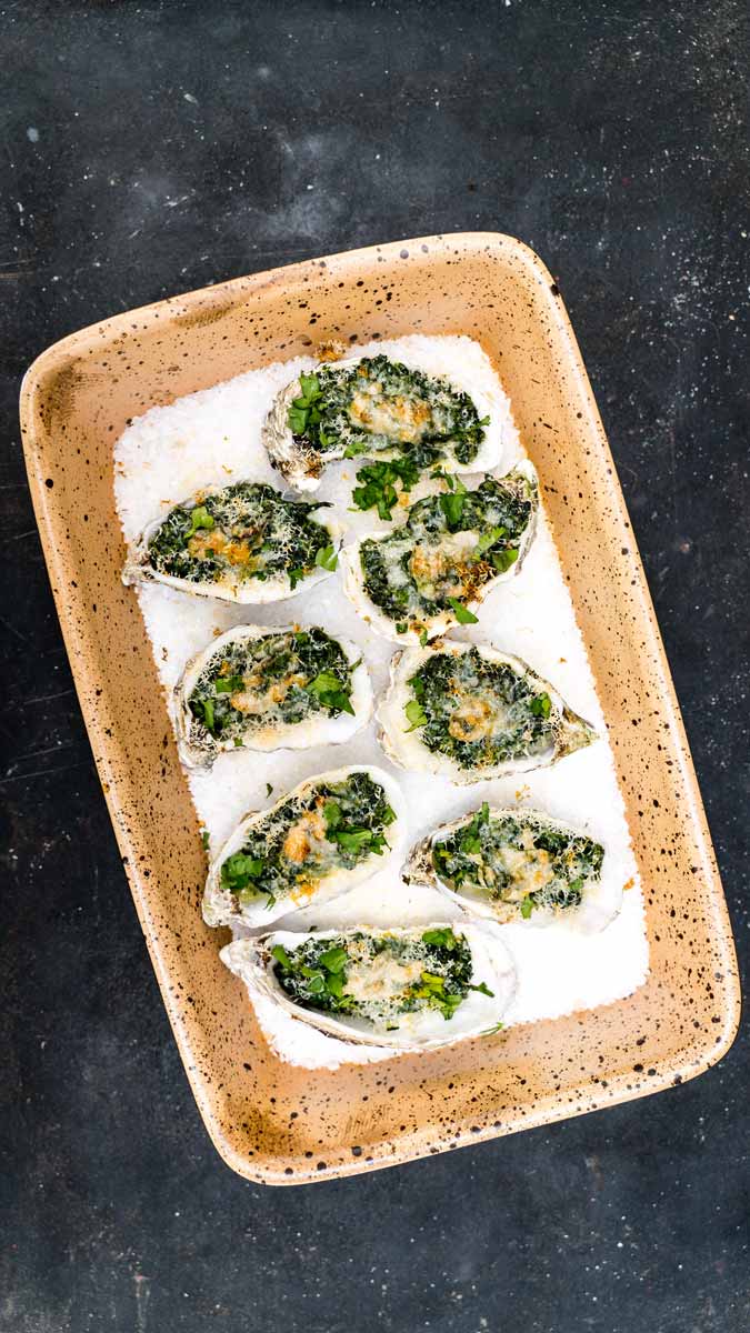 Gratinierte Austern vom Grill im Römertopf