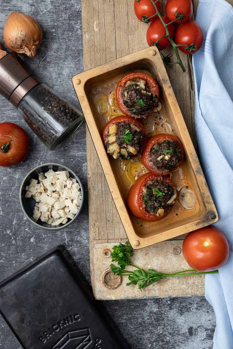 Gefüllte Tomaten mit Rinderhackfleisch