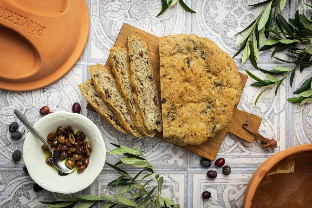 Olivenbrot Fladen aus dem Römertopf