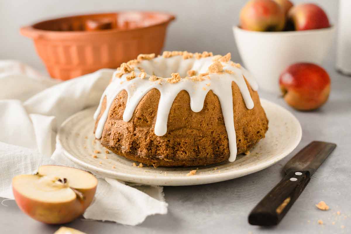 Apfel Gugelhupf mit Amarettini
