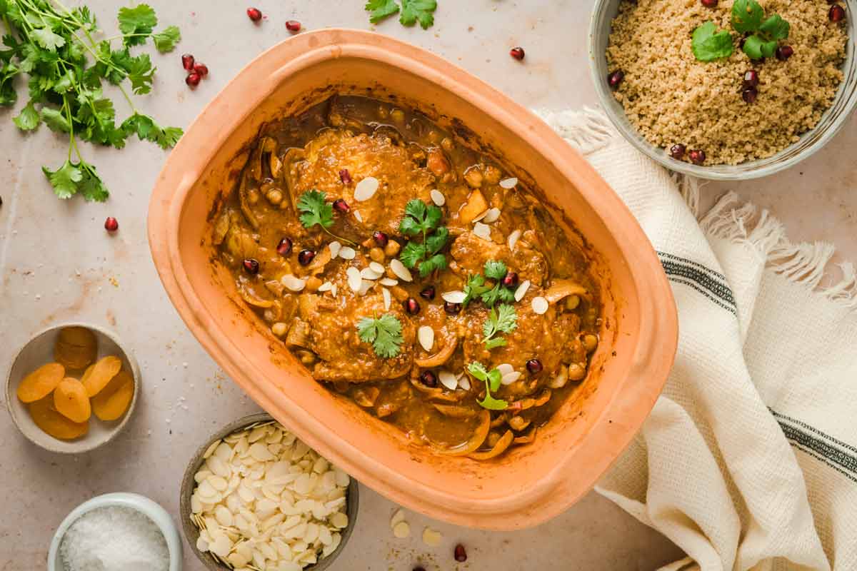 Orientalische Tajine mit Huhn aus dem Römertopf