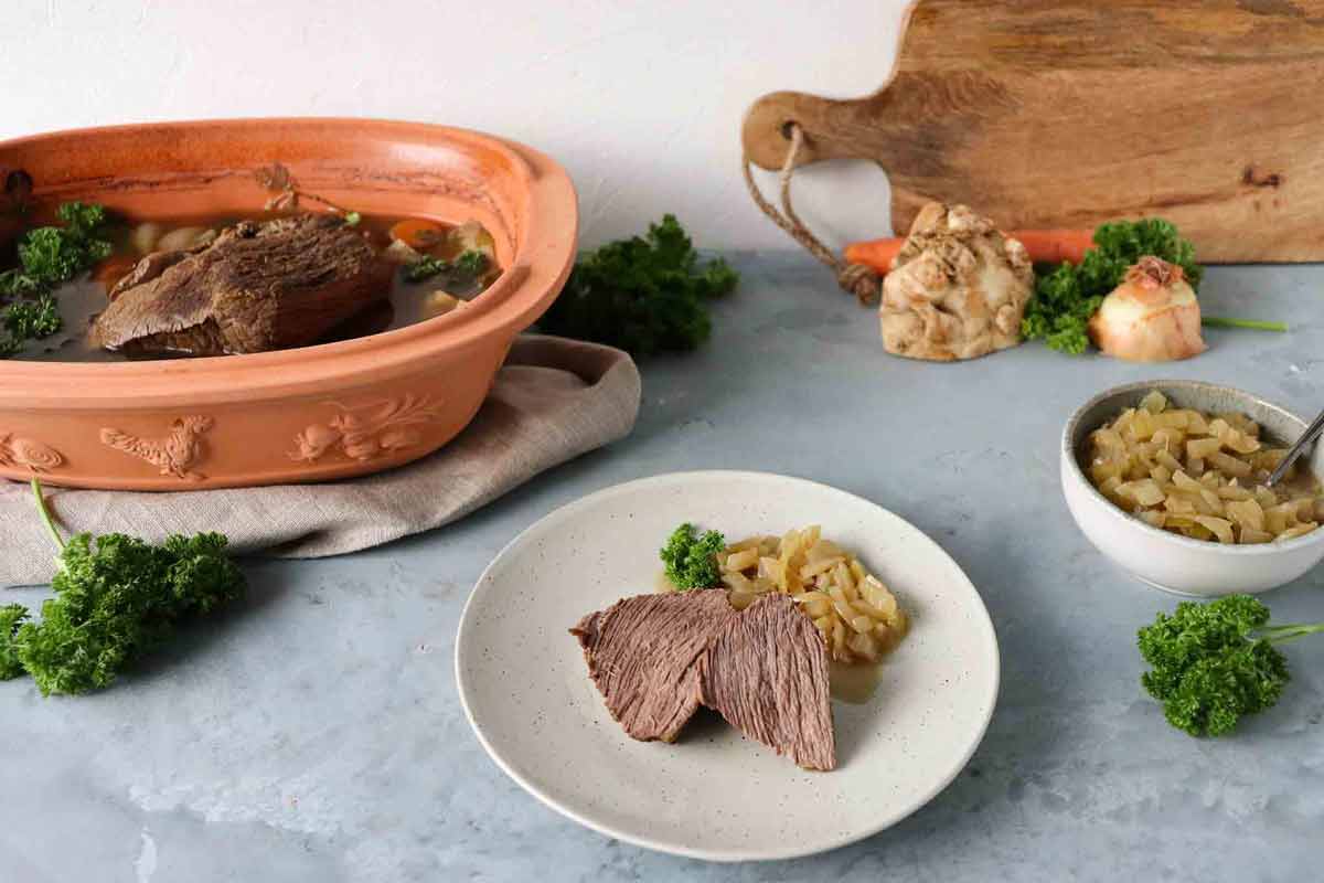 Zwiebelfleisch aus dem Römertopf