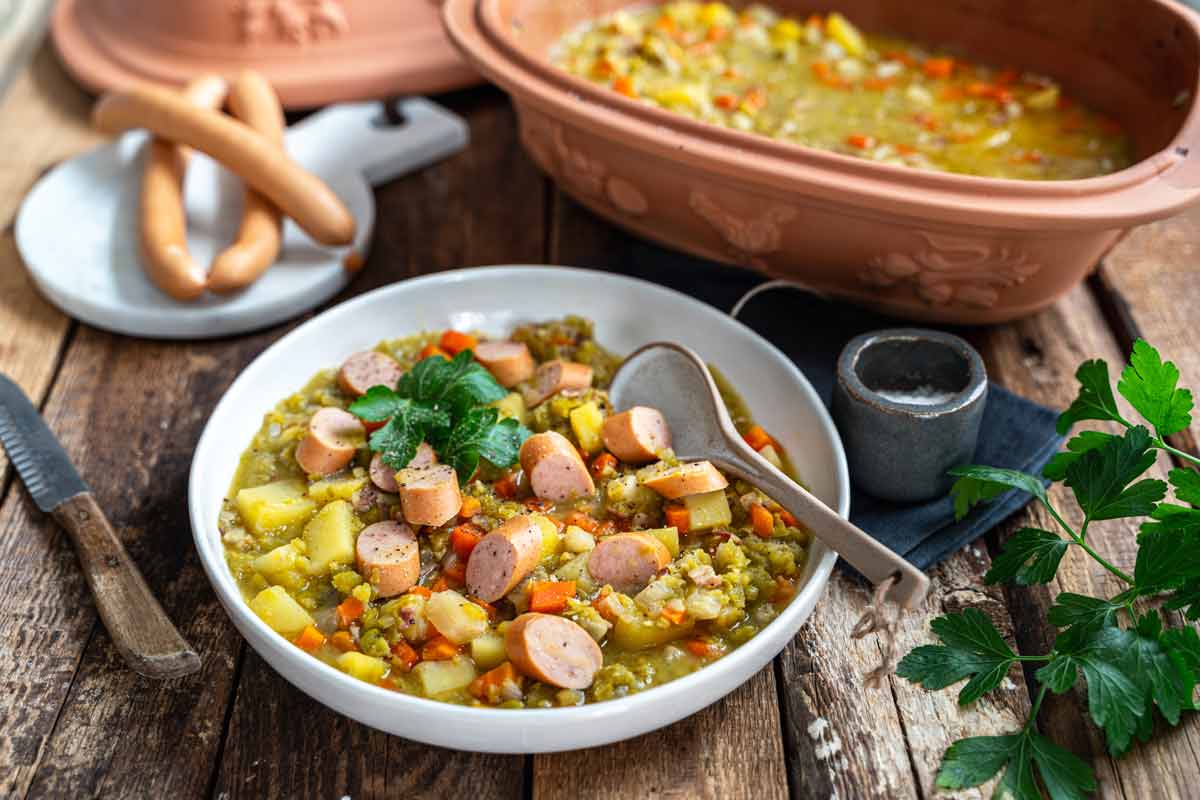 Erbsensuppe aus dem Römertopf