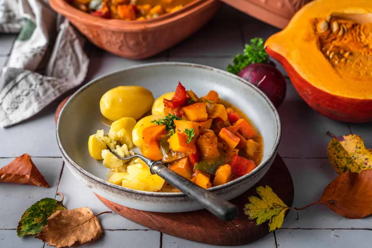 Veganes Kürbisgulasch mit Paprika