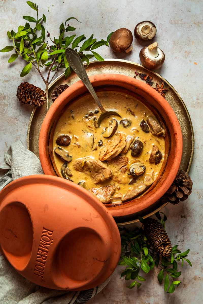 Lendenstoofpot met champignons — Vlees recept voor de Römertopf