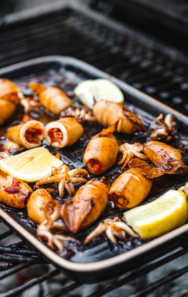 Gegrilde, Mediterraan Gevulde Inktvistuben — Vis recept voor de Römertopf