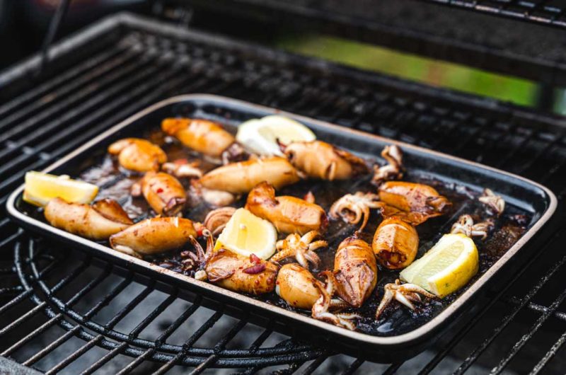 Mediterran gefüllte Tintenfischtuben vom Grill