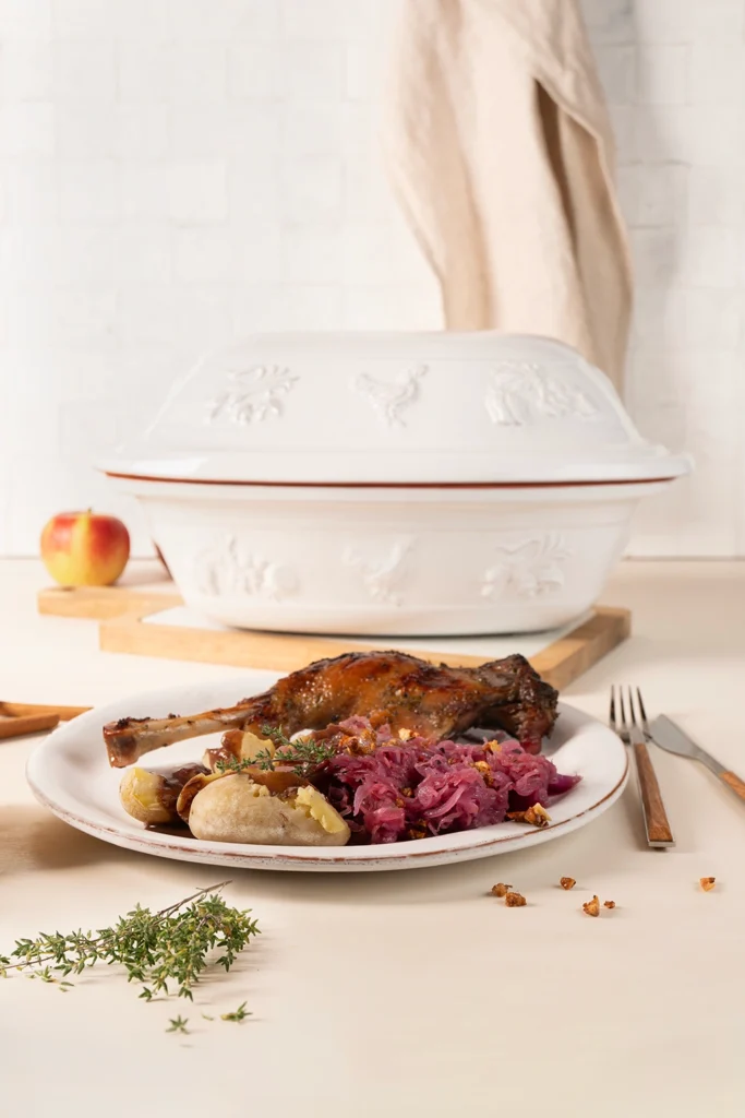 Gänsekeulen im Römertopf mit Rotkohl & Soße