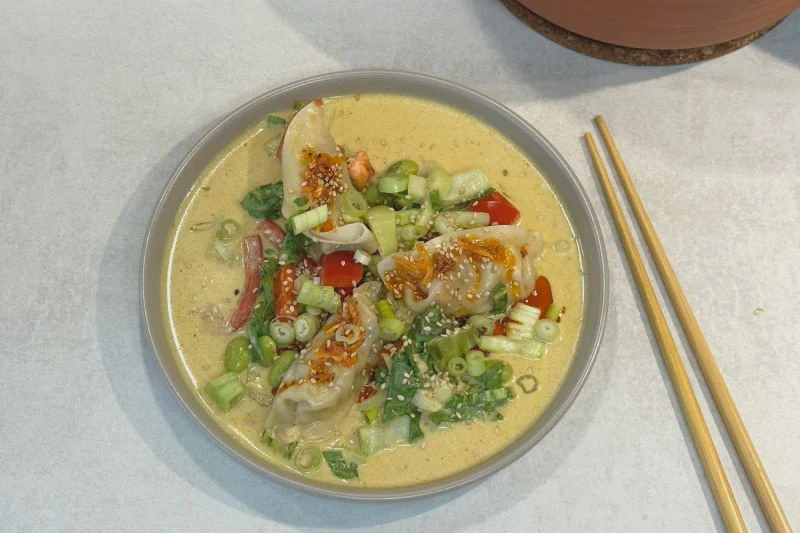 One Pot Dumplings mit Kokos-Curry