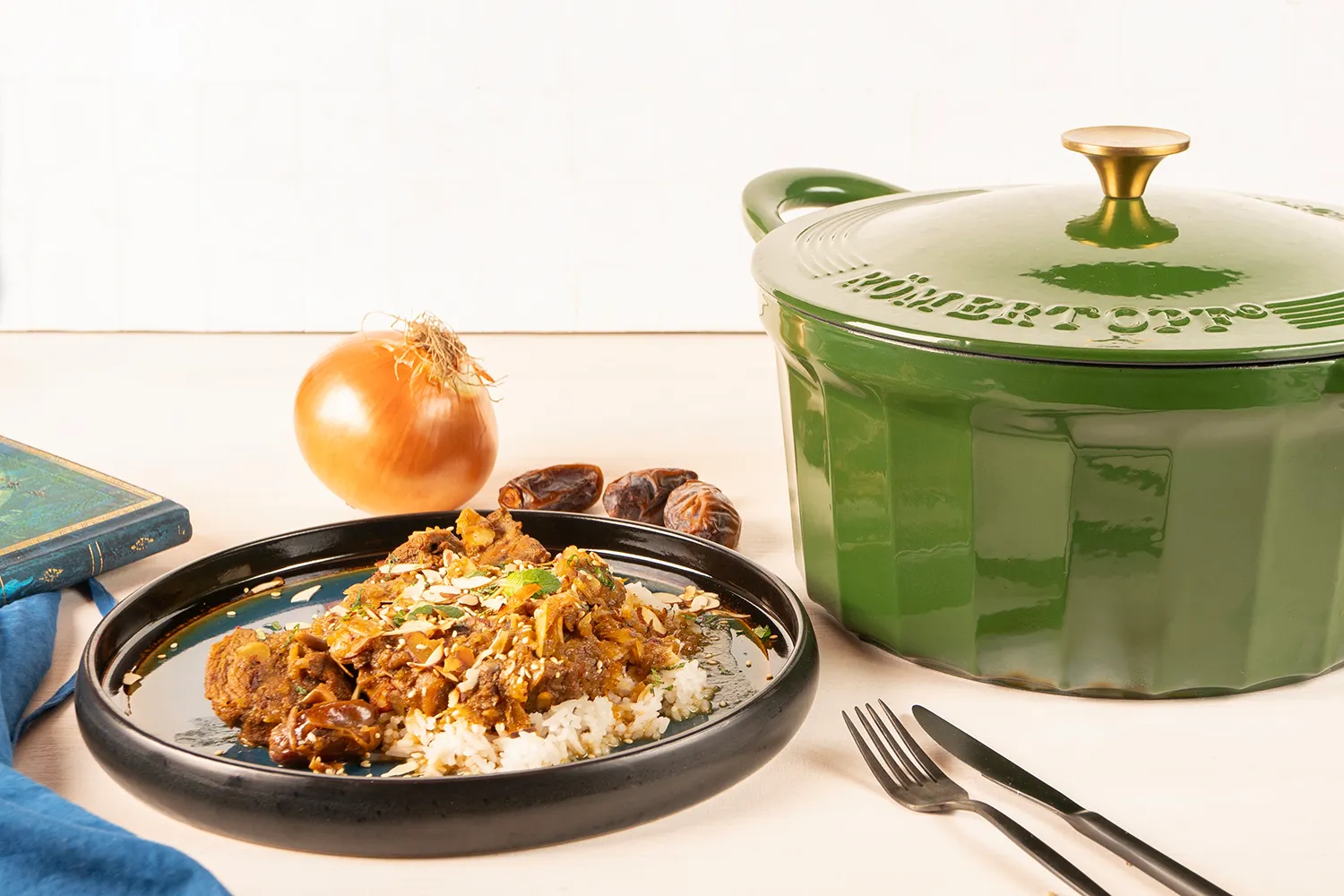 Geschmortes Lamm mit Datteln, Safran & gerösteten Mandeln