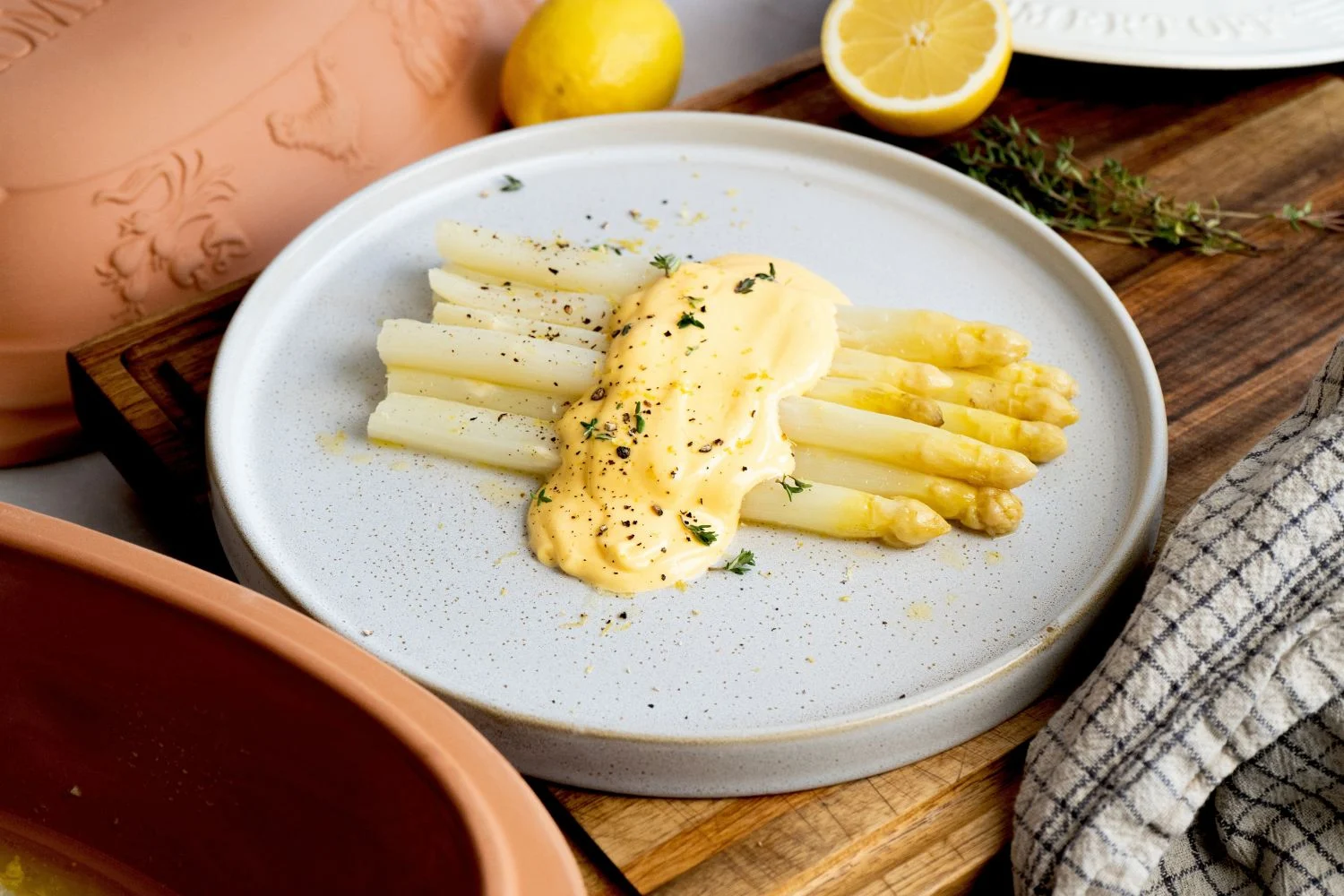 Weißer Spargel mit Hollandaise
