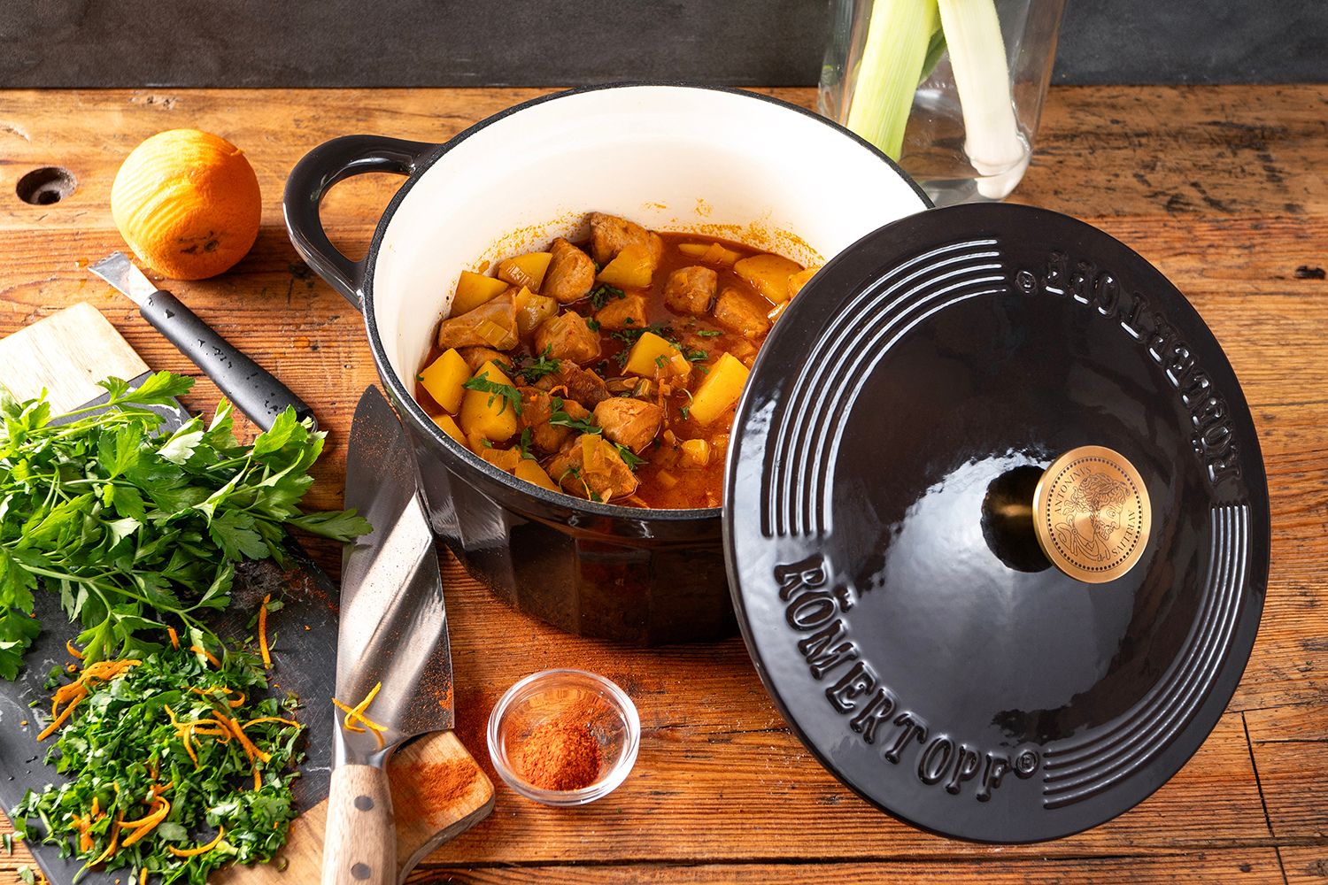 Thunfischeintopf baskischer Art – würziges Schmorgericht mit Paprika und Piment d'Espelette