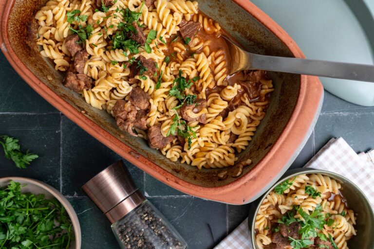 Gulasch-Pasta-Topf mit Muschelnudeln