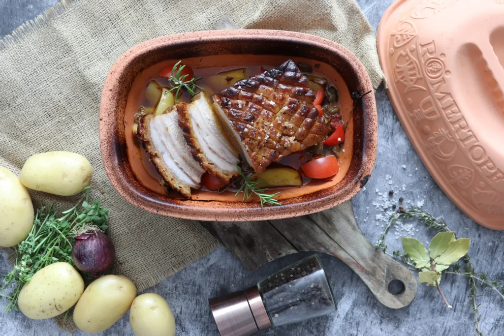 Krustenbraten vom Schweinebauch mit Ofengemüse