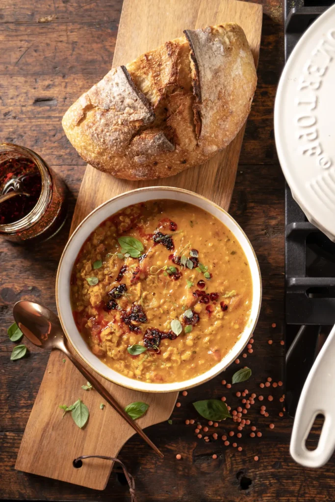 Linsen-Kokos-Suppe mit Crispy Chili Oil