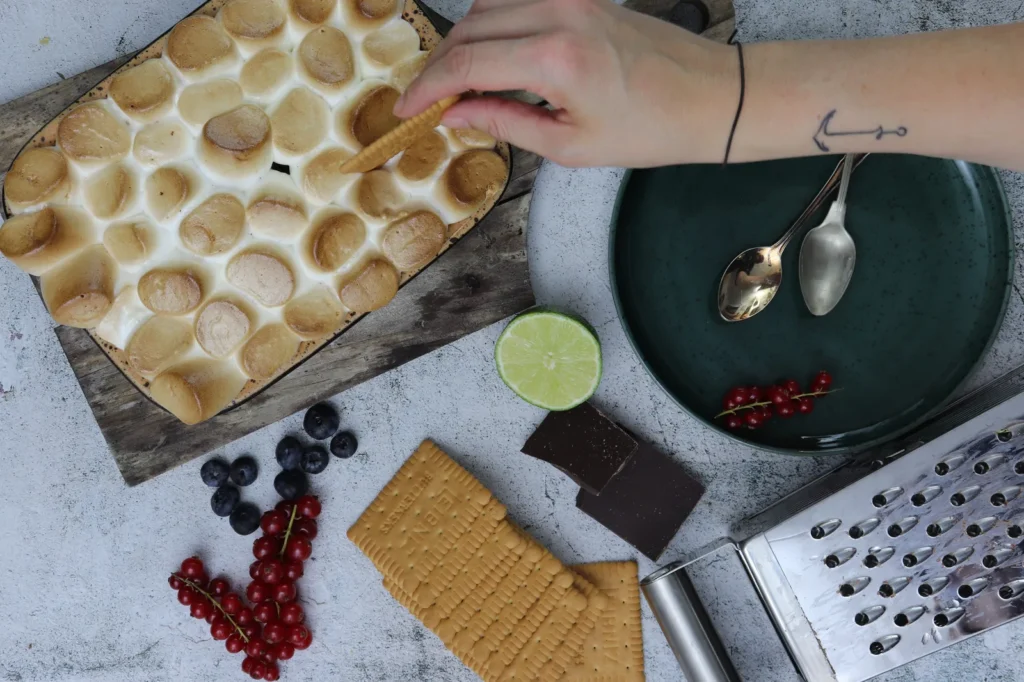 Marshmallow-Auflauf mit Beeren