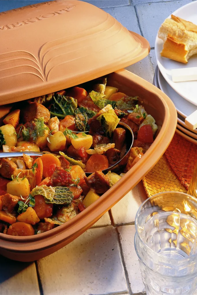 Wirsing-Eintopf mit Cabanossi, Kartoffeln und Möhren